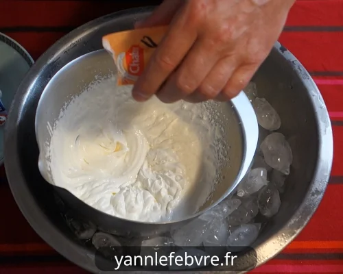 Pavlova, recette d'un dessert hyper gourmand: la chantilly