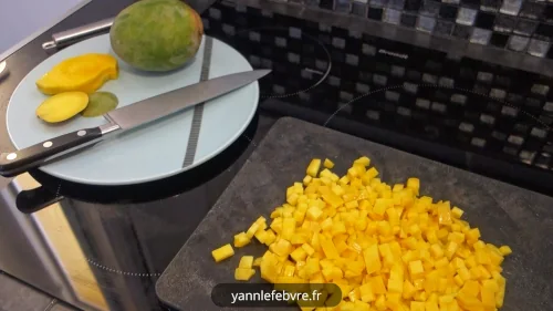 Gâteau fraisier revisité : brunoise de mangues. Yann Lefebvre