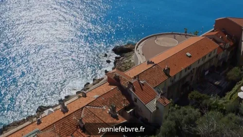 Vue plongeante sur le cadran solaire de Nice à partir du point de vue "sud" du château de Nice.