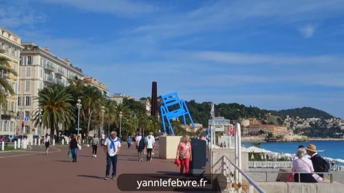 Promenade des Anglais: chaises bleues par Yann Lefebvre