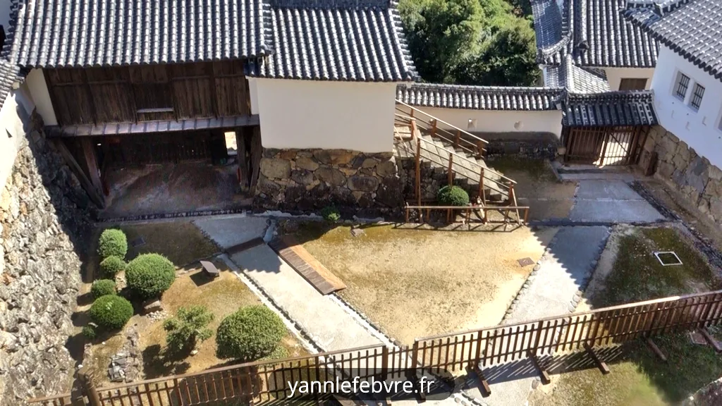 Japon - Château de Himeji - Héron blanc - Cour intérieure par Yann Lefebvre 2024