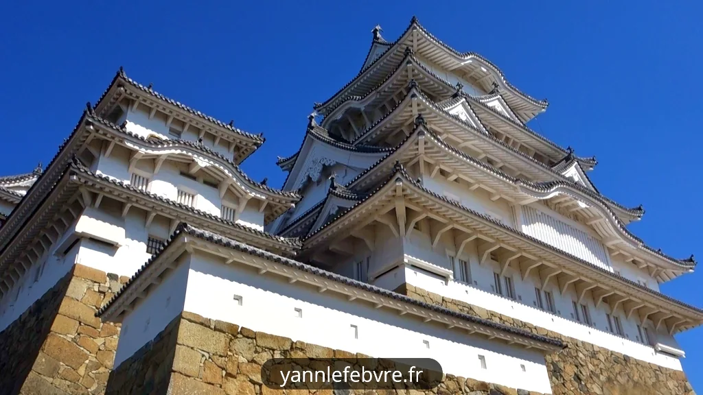 Japon - Château de Himeji - Héron blanc - Vue du donjon principal par Yann Lefebvre 2024