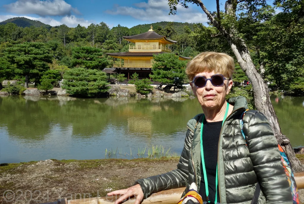 Japon - Kyoto - Kinkaku ji - le célèbre Pavillon d’Or avec Antoinette par Yann Lefebvre