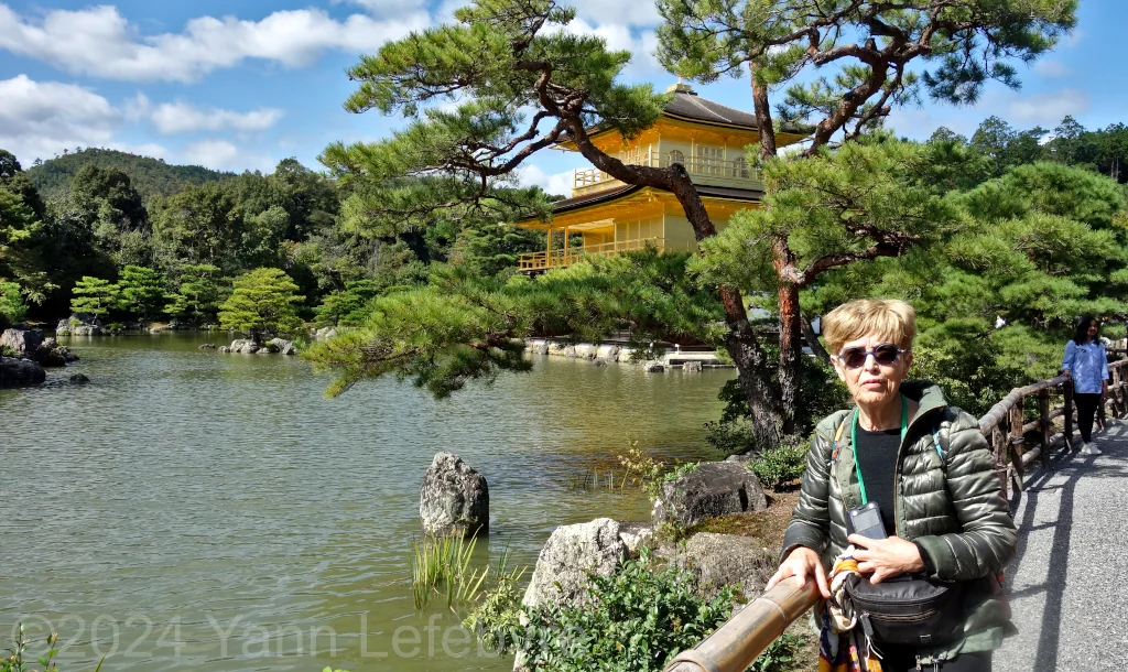 Japon - Kyoto - Kinkaku ji - le célèbre Pavillon d’Or avec Antoinette par Yann Lefebvre