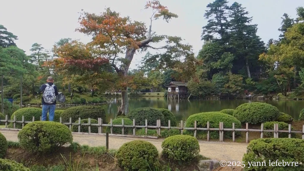 Kenrokuen vue sur le « Kasumiga-ike Pond par Yann Lefebvre