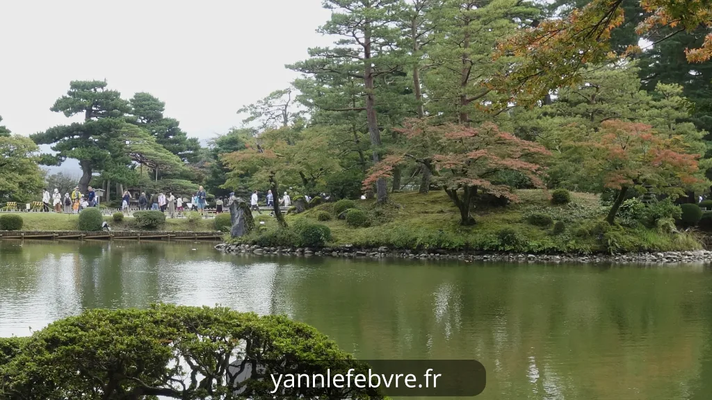 Kenrokuen vue sur le « Kasumiga-ike Pond par Yann Lefebvre