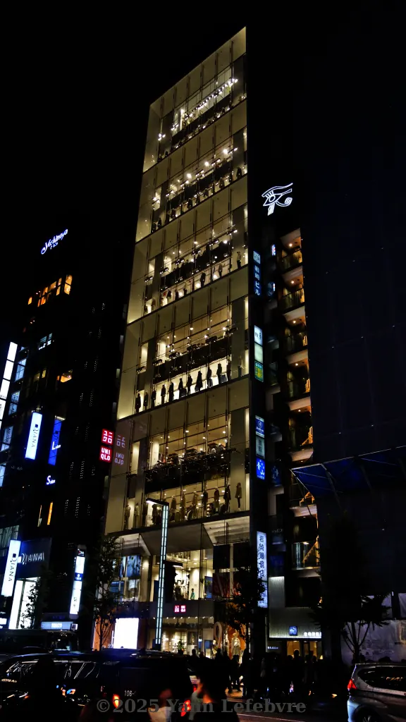Le quartier Surnommé les "Champs-Elysées" de Tokyo uniqlo par Yann Lefebvre