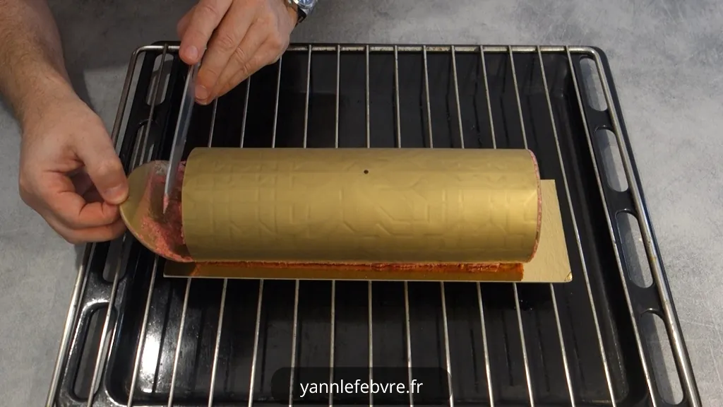 Bûche fruitée avec biscuit Joconde en 5 parties par Yann Lefebvre 2025