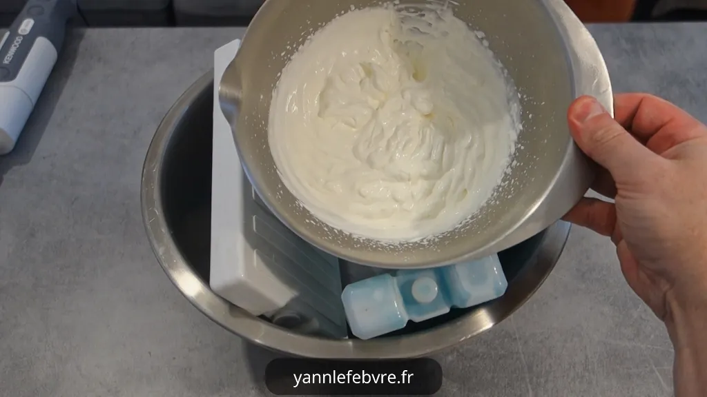 Bûche fruitée avec biscuit Joconde en 5 parties par Yann Lefebvre 2025