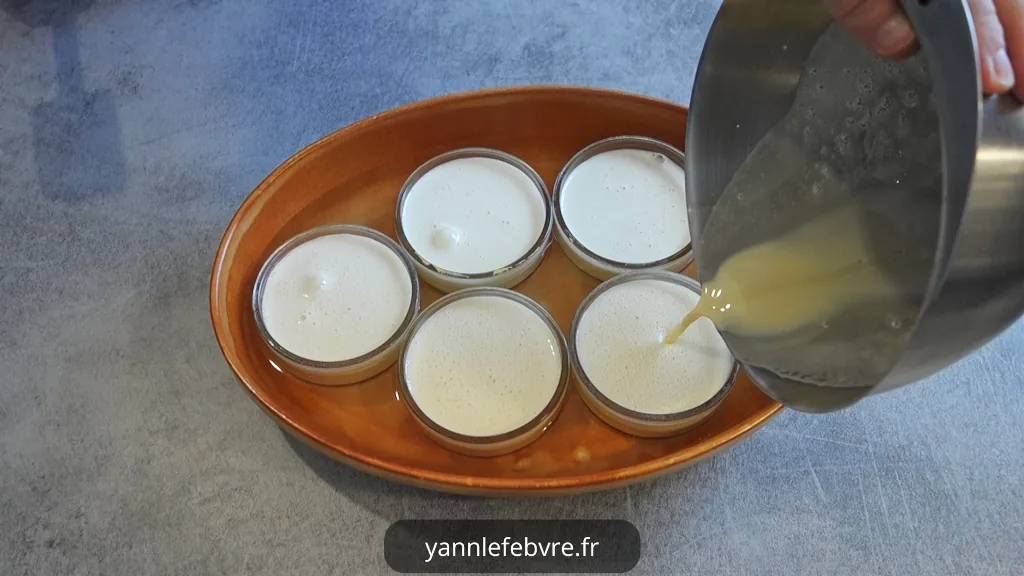 Délicieux dessert, crème brûlée, caramel croquant, texture onctueuse, saveur vanillée par Yann Lefebvre 2025
