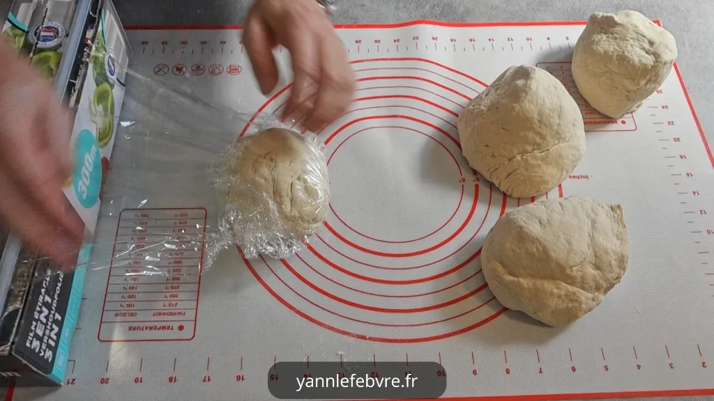 Pizza au caviar d’aubergine : recette savoureuse, facile et originale pour un repas méditerranéen gourmand par Yann Lefebvre 23025