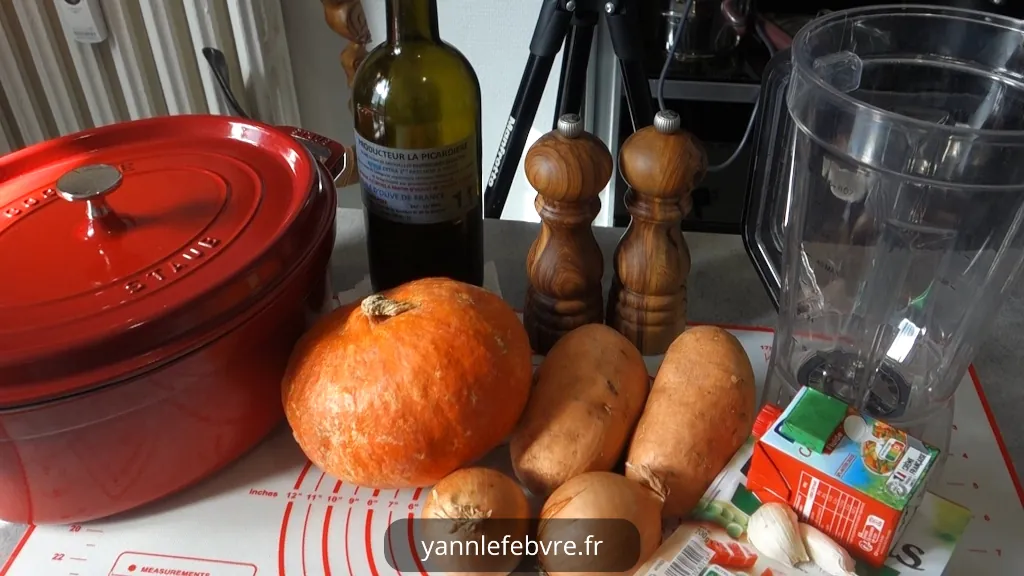 Velouté de potimarron crémeux, sublimé par une tranche de lard grillée, idéal pour l’automne. par Yann Lefebvre 2025