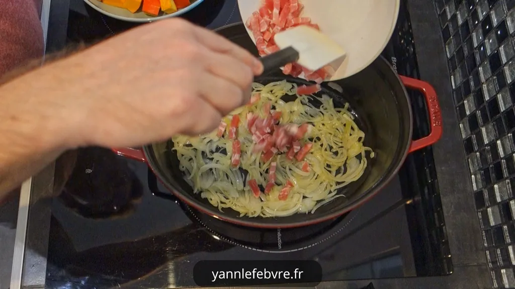 Velouté de potimarron crémeux, sublimé par une tranche de lard grillée, idéal pour l’automne. par Yann Lefebvre 2025