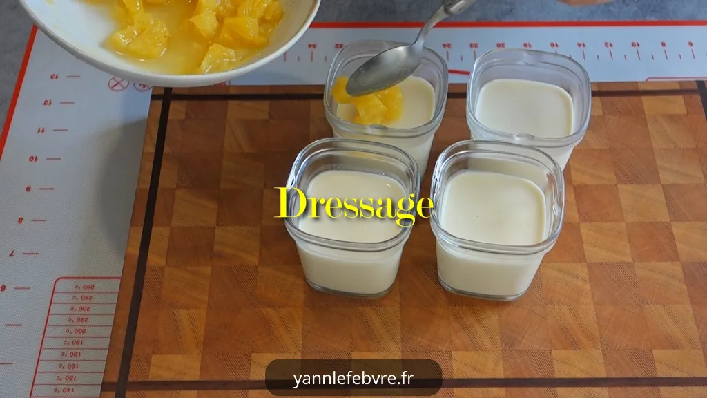 Découvrez notre panna cotta onctueuse au yaourt grec, sublimée par une touche d’ananas rôti, pour un dessert frais et gourmand par Yann Lefebvre 2025