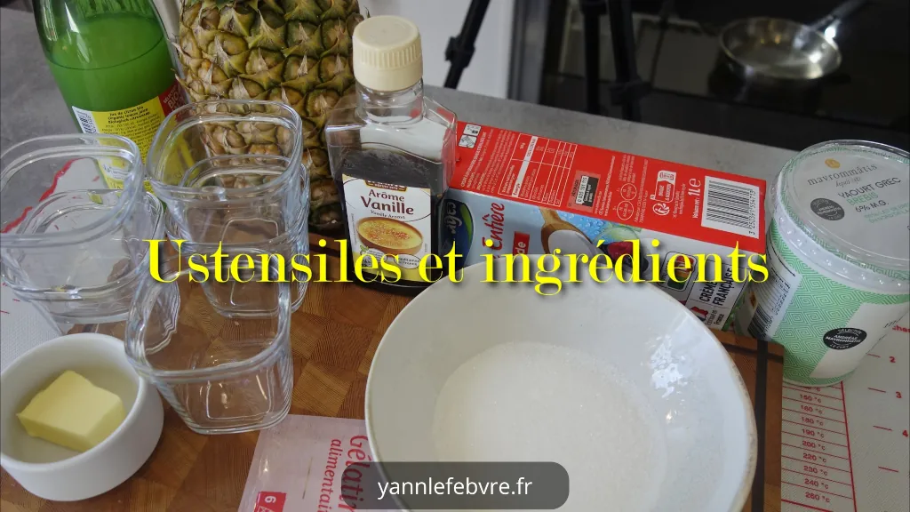 Découvrez notre panna cotta onctueuse au yaourt grec, sublimée par une touche d’ananas rôti, pour un dessert frais et gourmand par Yann Lefebvre 2025