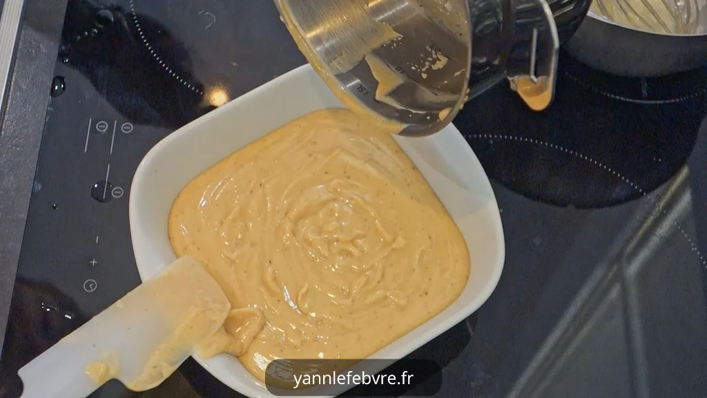 Bûche de Noël Praliné-Poire qui Fond en Bouche (Dacquoise + Ganache) par Yann Lefebvre 2025