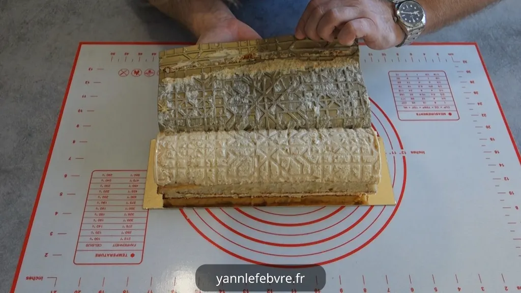 Bûche de Noël Praliné-Poire qui Fond en Bouche (Dacquoise + Ganache) par Yann Lefebvre 2025