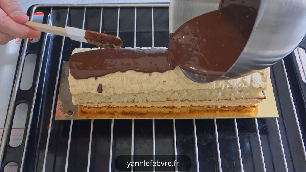 Bûche de Noël Praliné-Poire qui Fond en Bouche (Dacquoise + Ganache) par Yann Lefebvre 2025