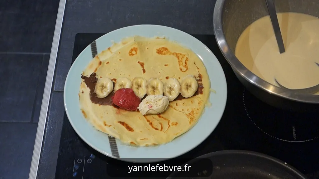 Crêpes classiques ultra-fines et dorées, moelleuses dedans, un peu croustillantes sur les bords… Le bonheur simple et gourmand qui sent bon la maison ! par Yann Lefebvre