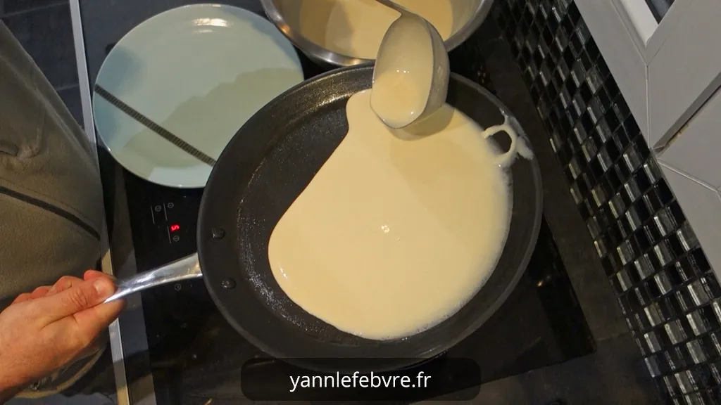 Crêpes classiques ultra-fines et dorées, moelleuses dedans, un peu croustillantes sur les bords… Le bonheur simple et gourmand qui sent bon la maison ! par Yann Lefebvre
