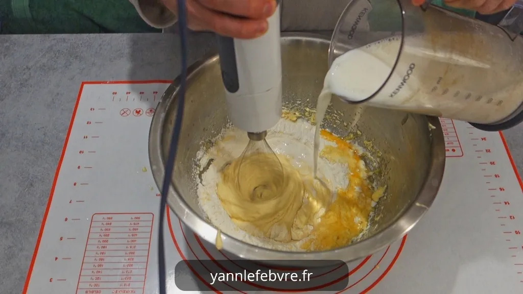 Crêpes classiques ultra-fines et dorées, moelleuses dedans, un peu croustillantes sur les bords… Le bonheur simple et gourmand qui sent bon la maison ! par Yann Lefebvre