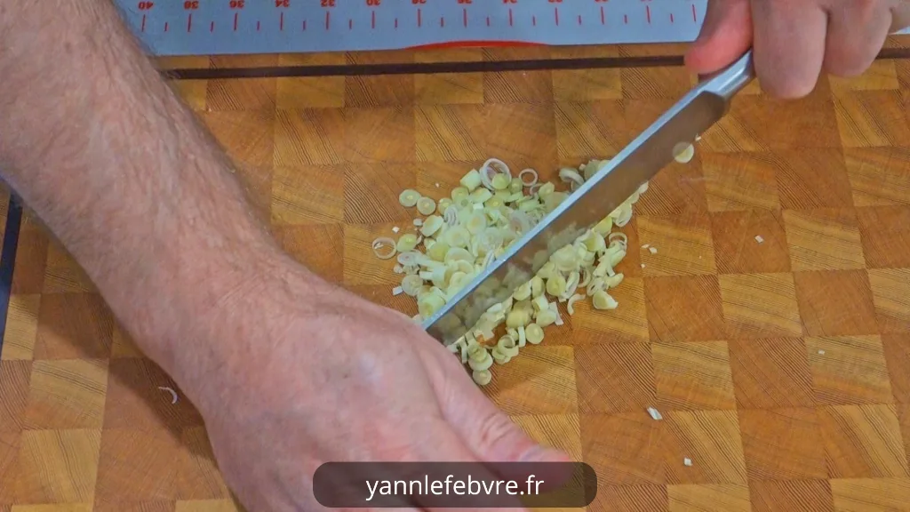 Crevettes à la citronnelle (tôm xào sả) ultra-parfumées, recette authentique vietnamienne par Yann Lefebvre.