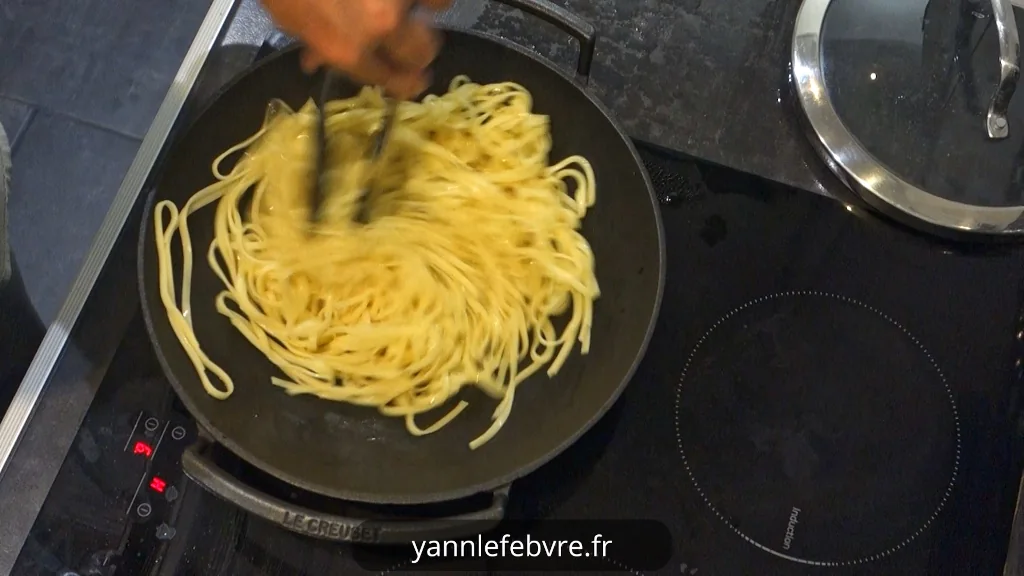 Crevettes à la citronnelle (tôm xào sả) ultra-parfumées, recette authentique vietnamienne par Yann Lefebvre.