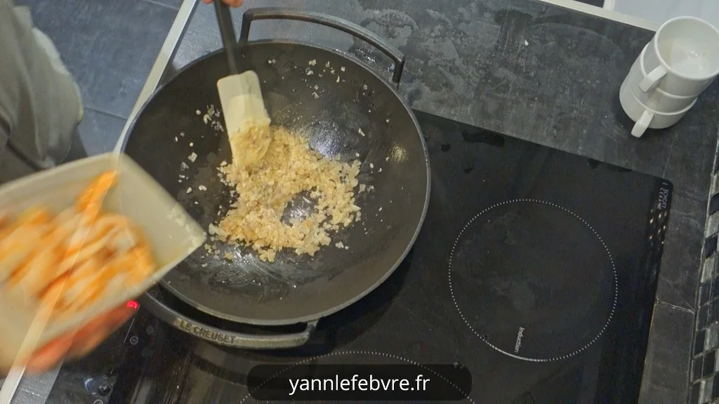 Crevettes à la citronnelle (tôm xào sả) ultra-parfumées, recette authentique vietnamienne par Yann Lefebvre.