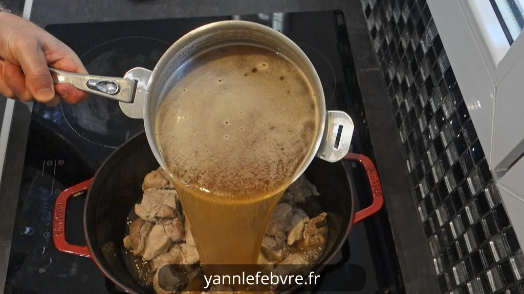 Blanquette de veau traditionnelle servie avec sauce crème par Yann Lefebvre