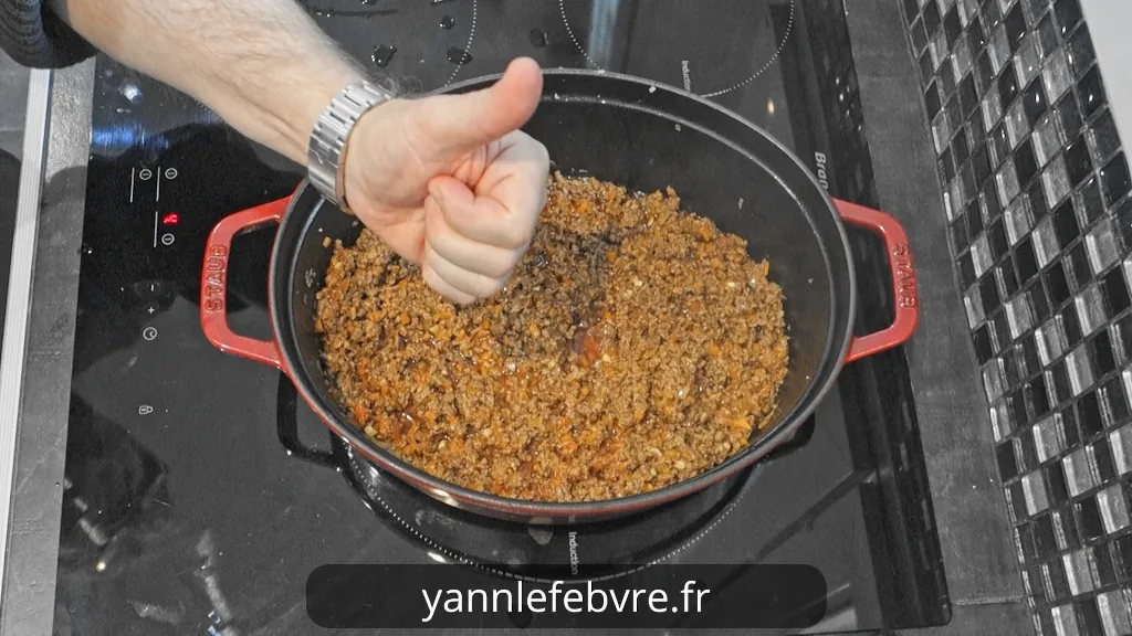 Hachis Parmentier maison : viande hachée savoureuse aux oignons et carottes, purée onctueuse de pommes de terre par Yann Lefebvre