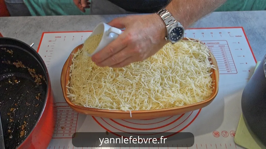 Hachis Parmentier maison : viande hachée savoureuse aux oignons et carottes, purée onctueuse de pommes de terre par Yann Lefebvre