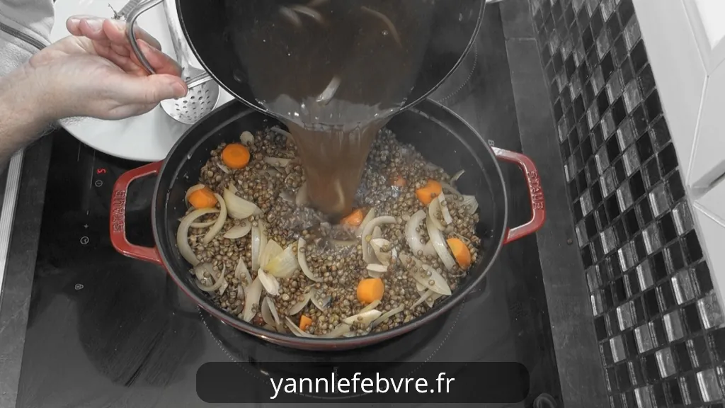 Saucisses aux lentilles : saucisses de Montbéliard et lentilles du Puy bien moelleuses par Yann Lefebvre