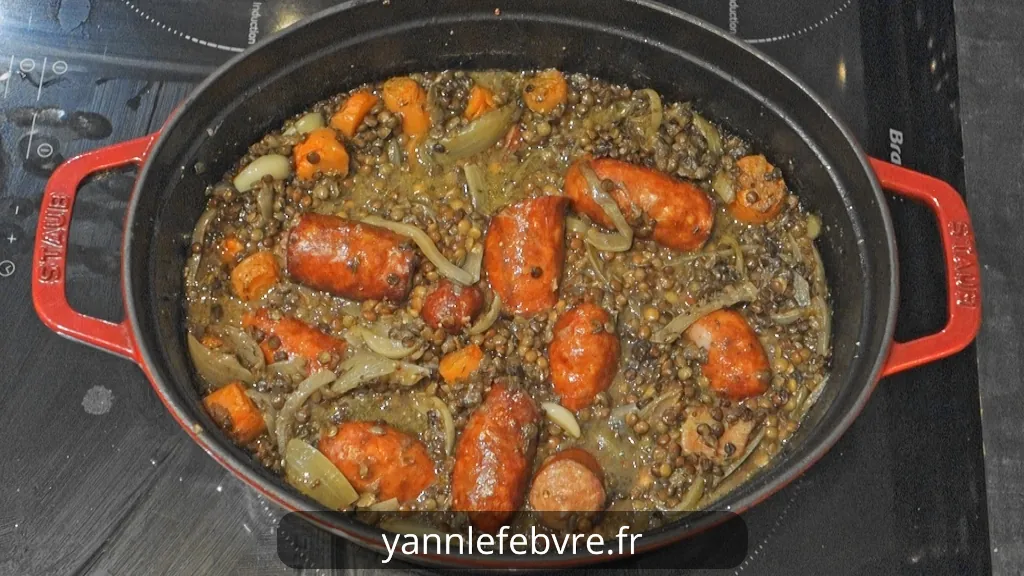 Saucisses aux lentilles : saucisses de Montbéliard et lentilles du Puy bien moelleuses par Yann Lefebvre