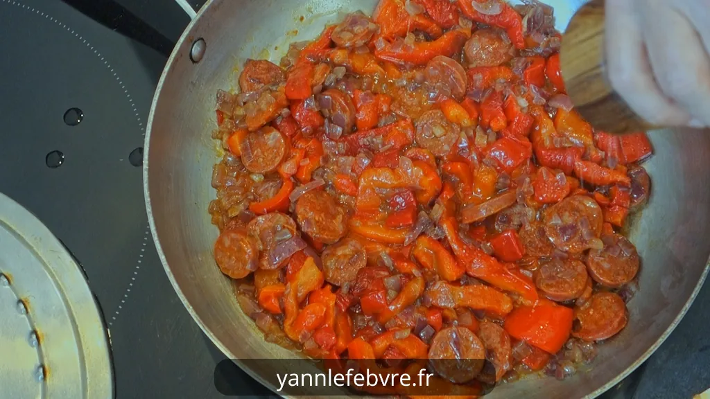 délicieuse Quiche Chorizo et Poivrons, ultra gourmande et pleine de saveurs ! Une recette facile et rapide à réaliser, parfaite pour un repas du soir, un brunch ou un pique-nique.