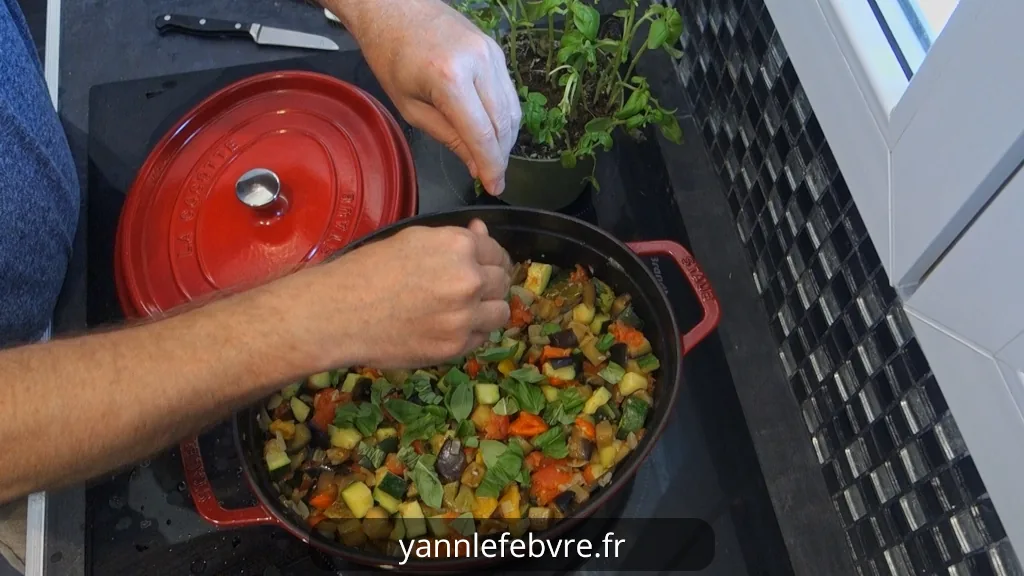 Ratatouille maison par Yann Lefebvre : Recette estivale fondante niçoise-provençale aux légumes d’été.