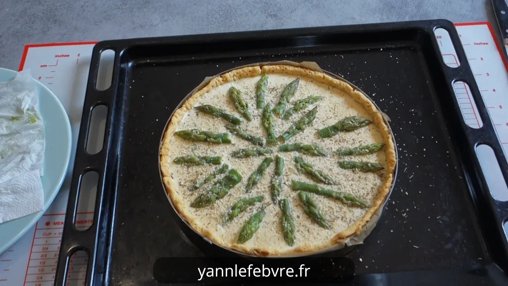 Comment Faire une Délicieuse Tarte Asperges & Brocciu (Pâte au Piment d’Espelette) par Yann Lefebvre