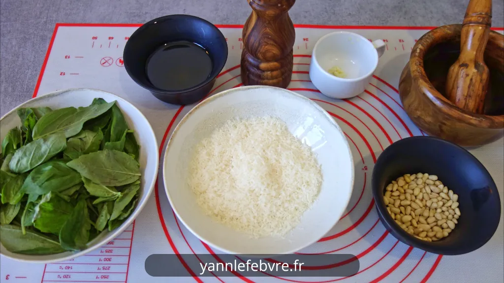 Pesto basilic crémeux et plein de saveurs pour vos tartines et pâtes estivales ? Suivez cette recette génoise facile en quelques minutes ! par Yann Lefebvre