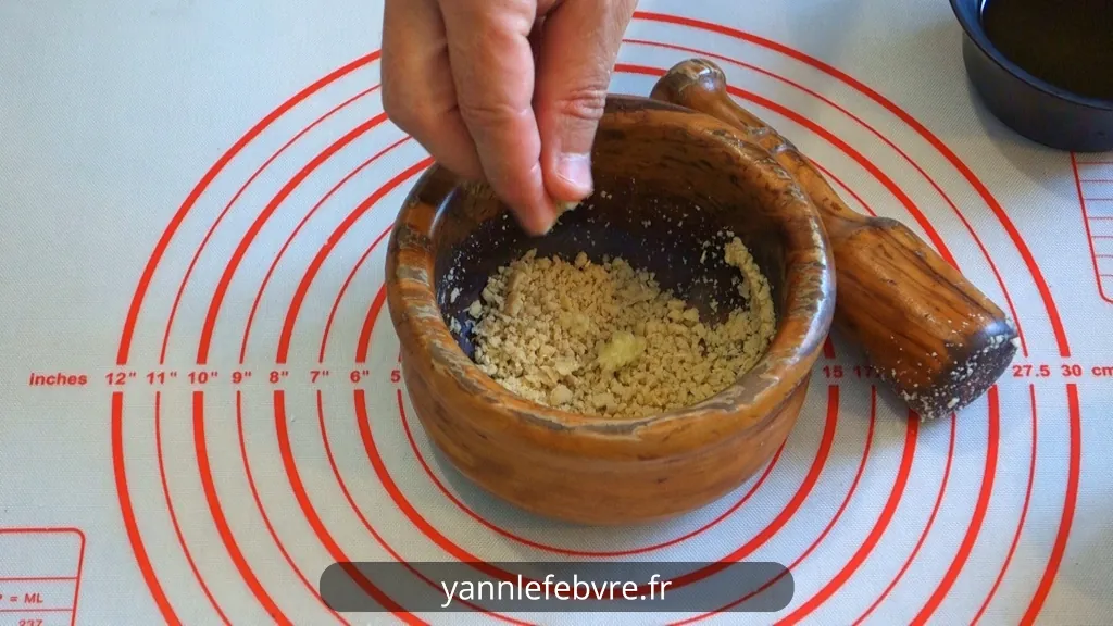 Pesto basilic crémeux et plein de saveurs pour vos tartines et pâtes estivales ? Suivez cette recette génoise facile en quelques minutes ! par Yann Lefebvre