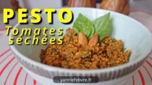 Pesto tomates séchées : une recette maison intense et rapide. Découvrez ma version personnelle, les astuces pour une texture parfaite et des idées pour l'utiliser au quotidien. Bien mieux qu'un pot du commerce ! par Yann Lefebvre